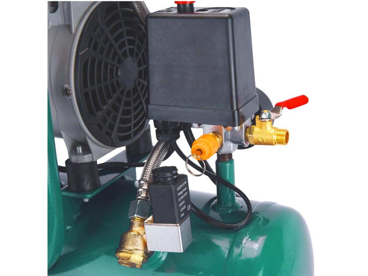 Thông số 550W và bình 8 lít phù hợp tác vụ ngắt quãng.