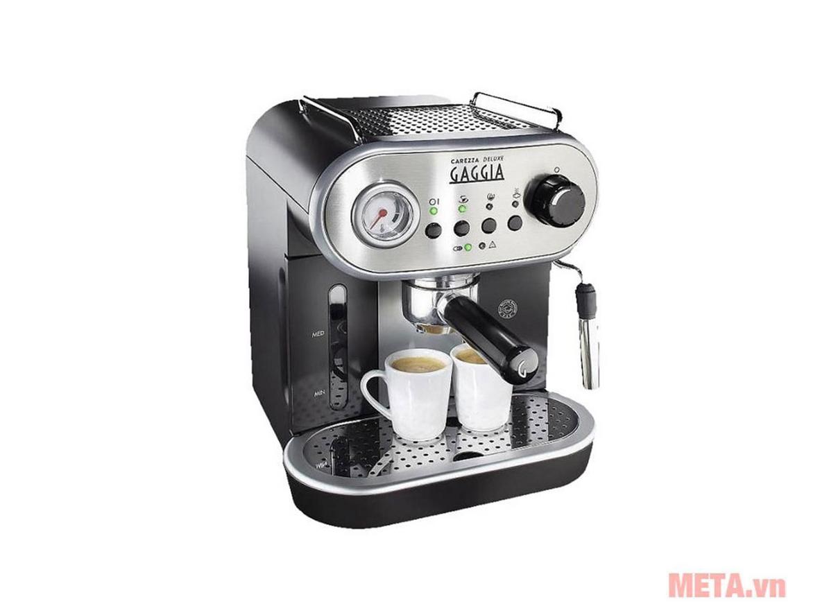 Công suất 1.900W và bình nước 1,4 lít giúp máy pha nhanh, dùng gọn cho nhu cầu hằng ngày.