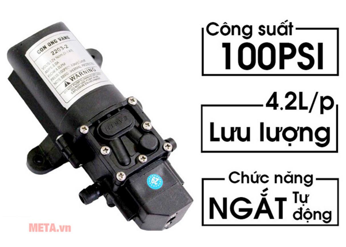 Ắc quy 12V/8Ah giúp bình xịt điện COV18 vận hành nhàn hơn.