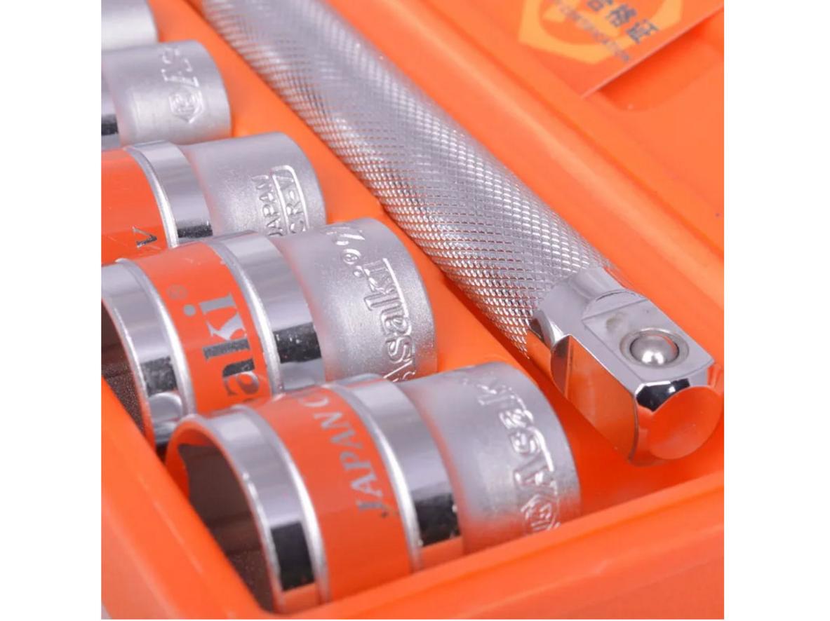 Thép CR-V giúp dụng cụ chịu lực tốt hơn trong quá trình làm việc.