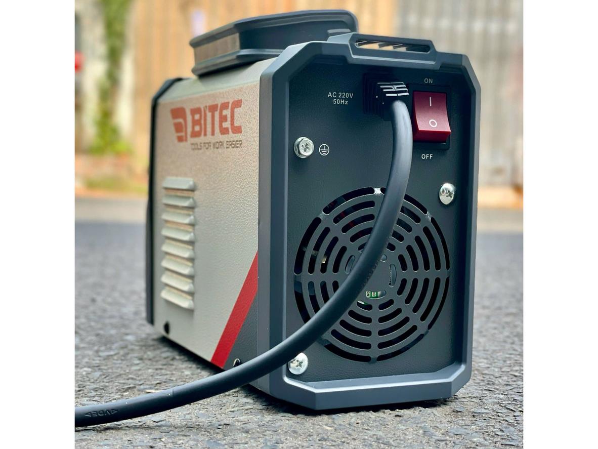 Dải dòng 20A - 200A giúp dễ chỉnh theo từng loại mối hàn.