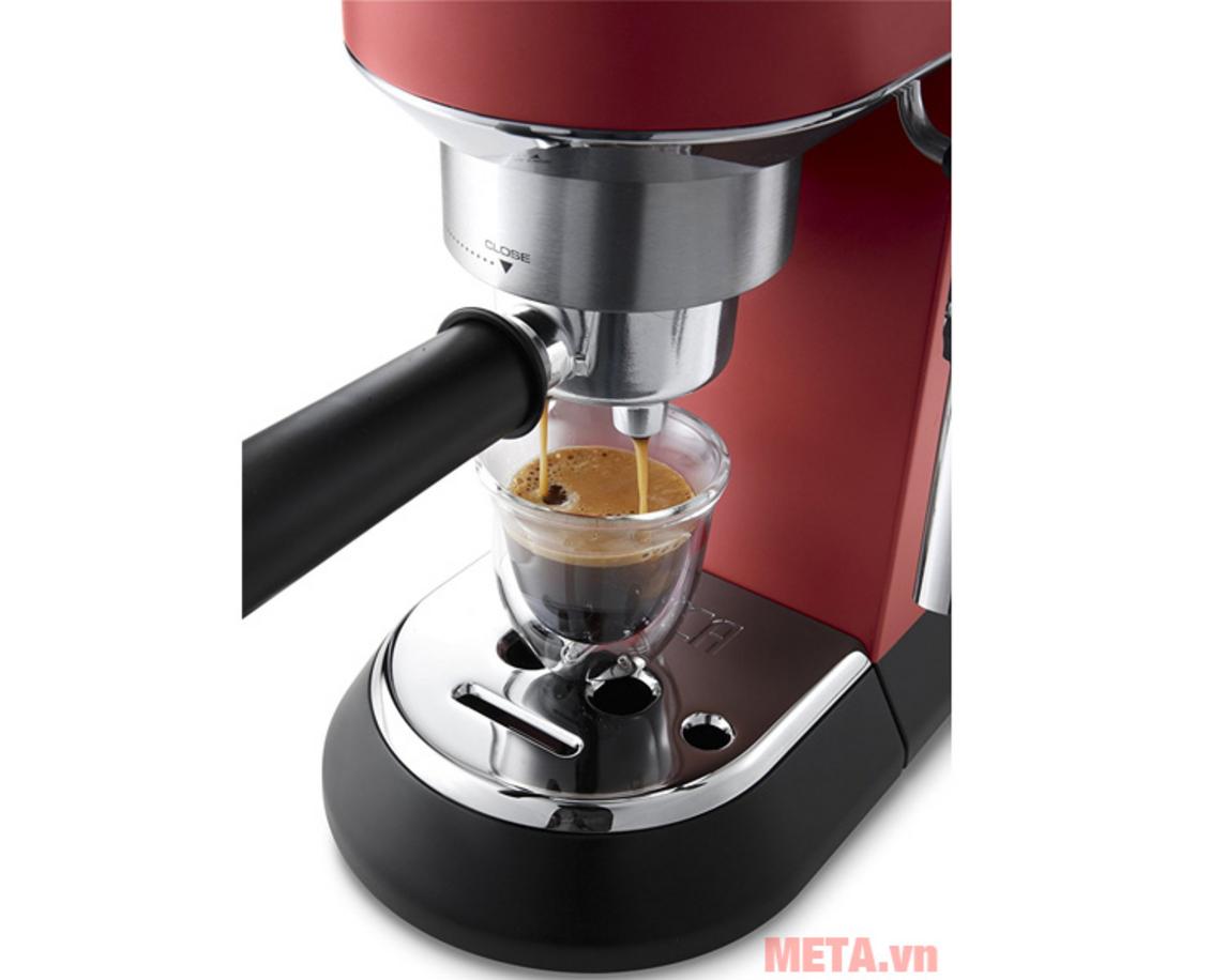 Vòi Cappuccinatore hỗ trợ đánh sữa tiện lợi cho cappuccino và latte.