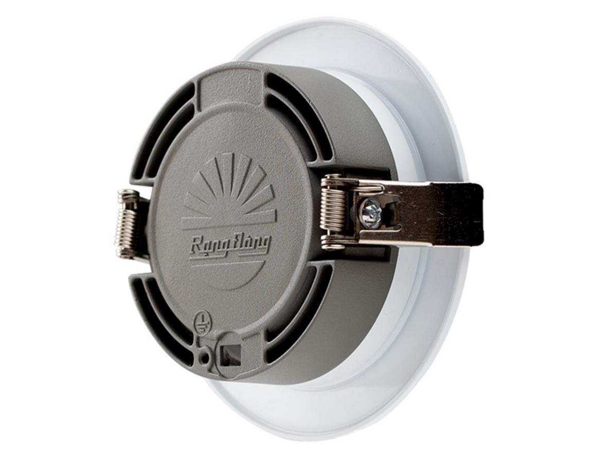 Dimming 10% - 100% giúp ánh sáng linh hoạt theo từng nhu cầu sử dụng.