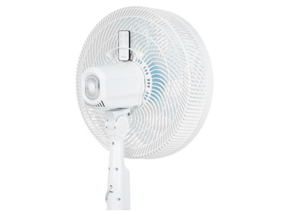Động cơ bạc thau 80W tạo gió mạnh và ổn định.