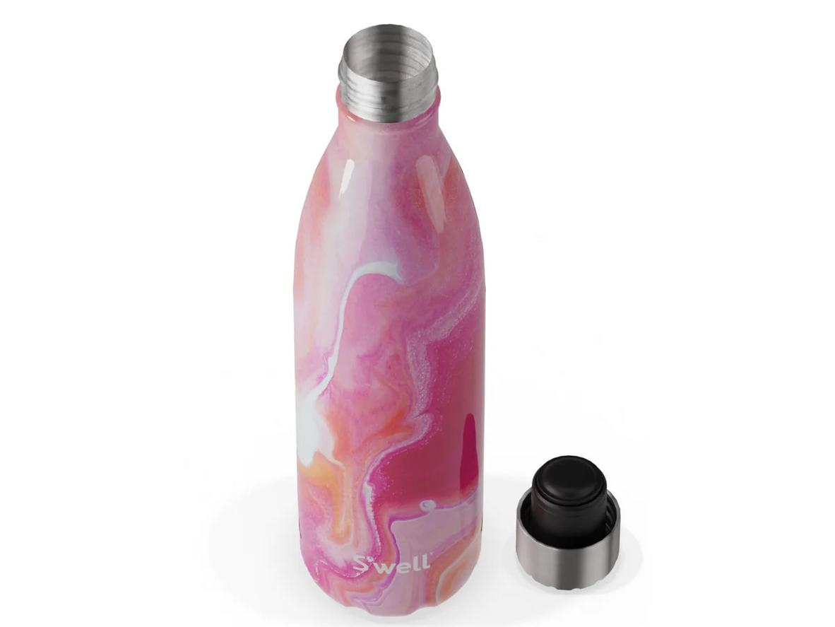 Dung tích 750ml cân bằng giữa sức chứa và tính di động.