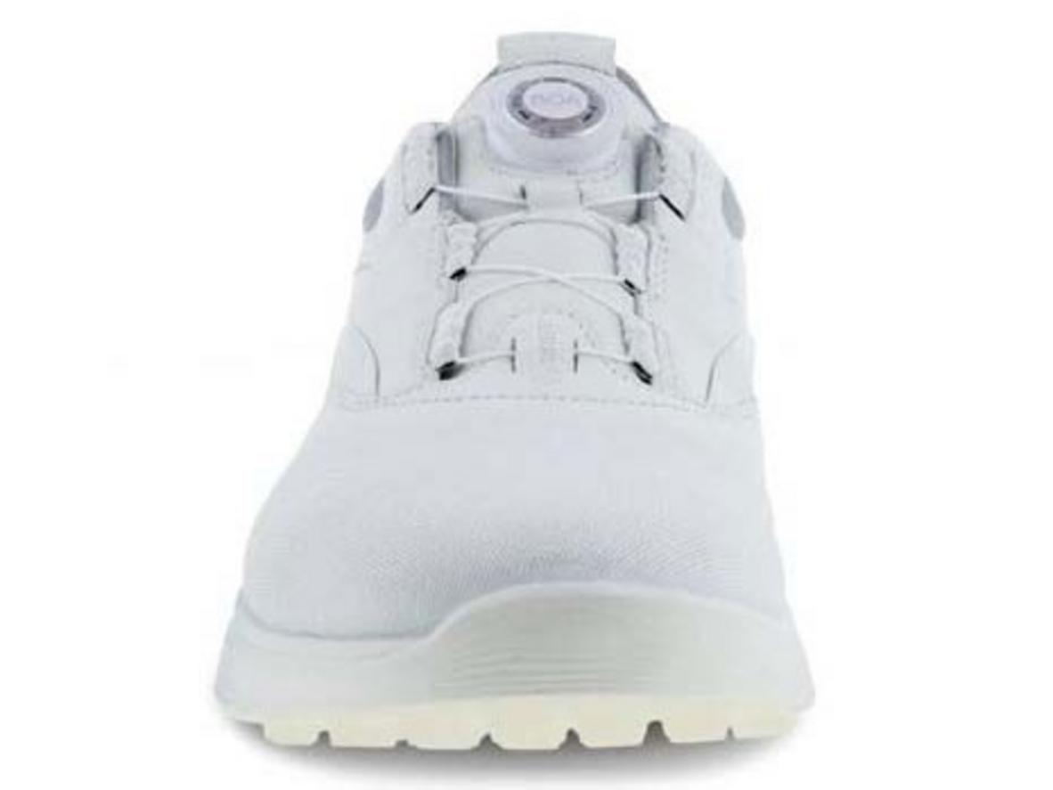 E-DTS® Outsole giúp bám sân tốt hơn trên cỏ ướt.