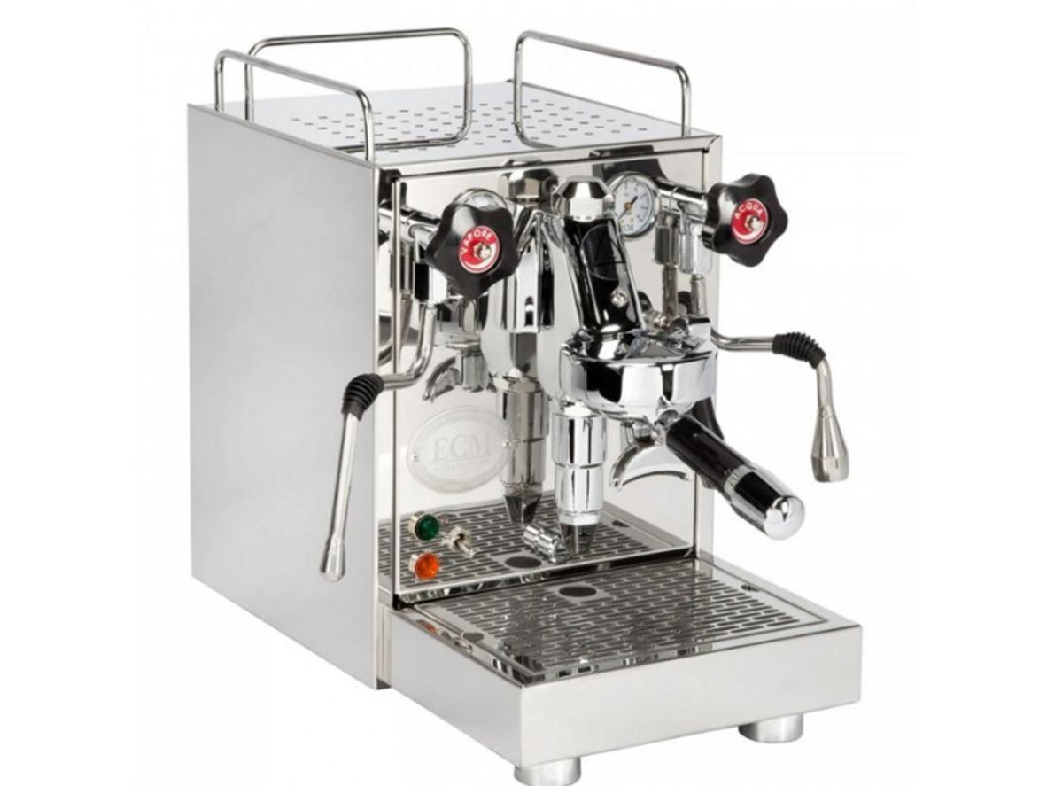 Thiết kế slim gọn gàng nhưng giữ chất máy espresso cao cấp.