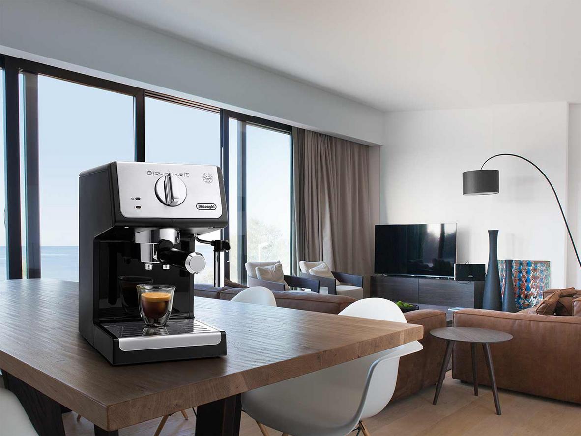 Vòi đánh sữa thủ công giúp pha cappuccino dễ hơn.