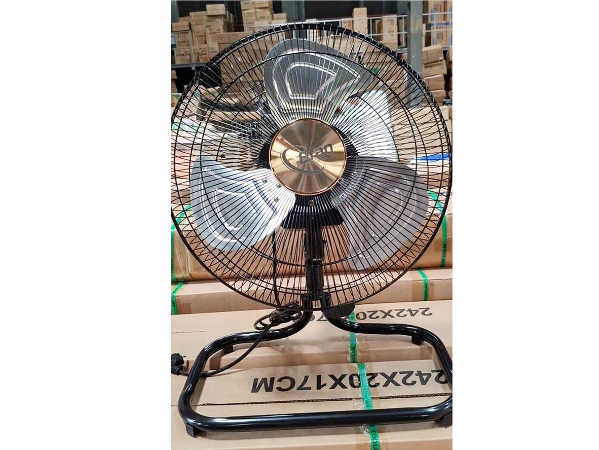Sải cánh 45cm giúp quạt phủ gió rộng và đều.