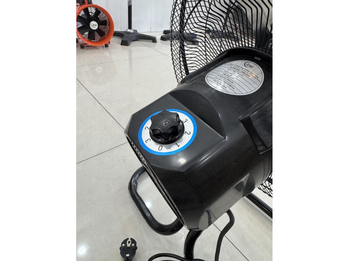 Công suất 150W và lưu lượng gió 7.500 m³/giờ cho khả năng làm mát nhanh.