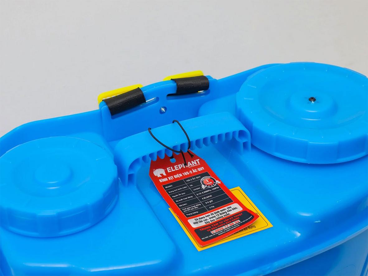 Ắc quy 12V/8Ah hỗ trợ vận hành liên tục khoảng 3–4 giờ.
