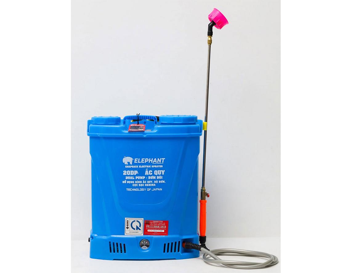 Dung tích 20 lít giúp phun lâu hơn, giảm số lần châm lại.