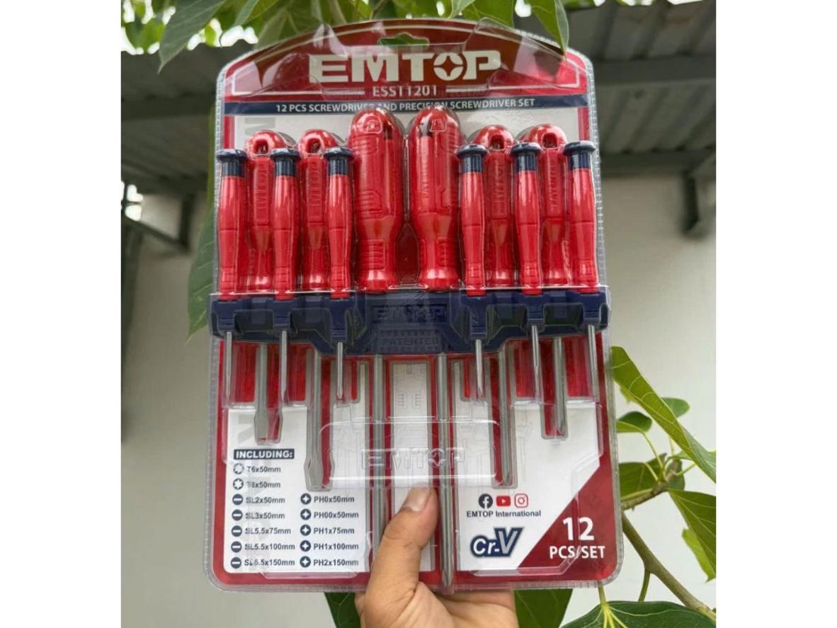 Mũi vít CR-V có từ tính giúp giữ ốc chắc và thao tác ổn định.