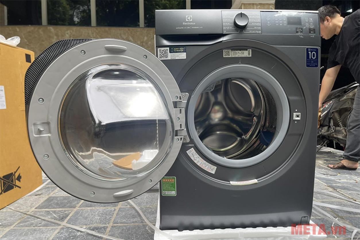 Hygienic Care và Sanitise hỗ trợ giặt sạch sâu, diệt khuẩn, hợp gia đình có trẻ nhỏ.
