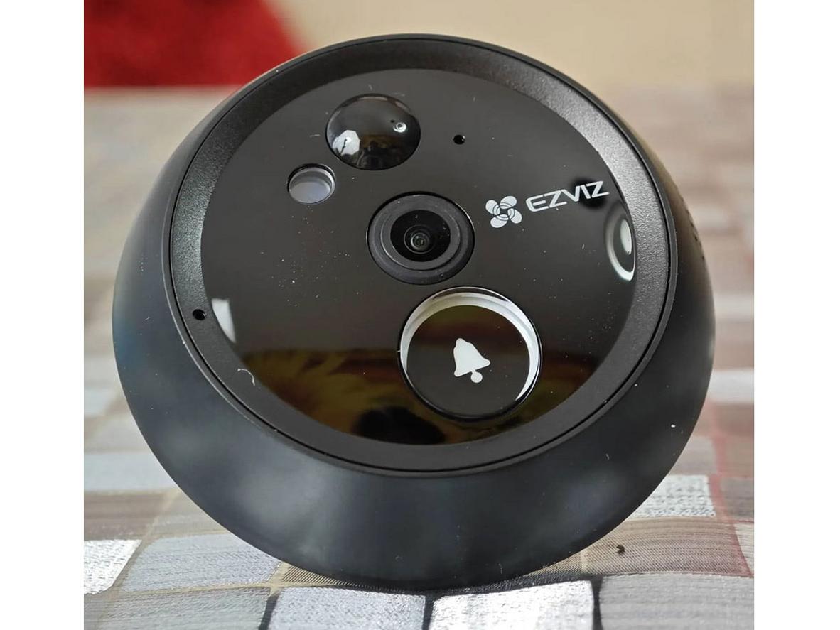 Màn hình 4.3 inch giúp xem khách đến cửa nhanh và rõ.