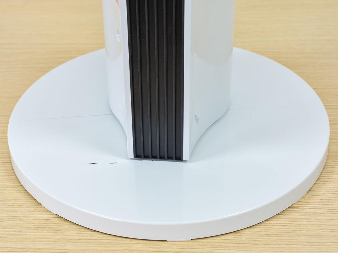 Điều khiển cơ giúp máy dễ dùng, phù hợp cả người lớn tuổi.