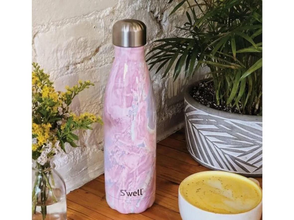 Geode Rose mang vẻ đẹp như một phụ kiện thời trang cao cấp.