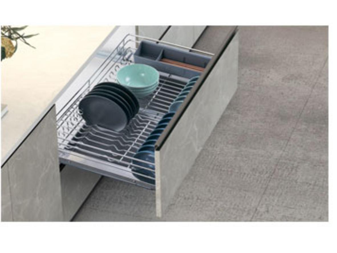Giá đựng bát đĩa dưới nan Oval FDO.700M giúp khoang tủ 700mm gọn hơn và sang hơn.