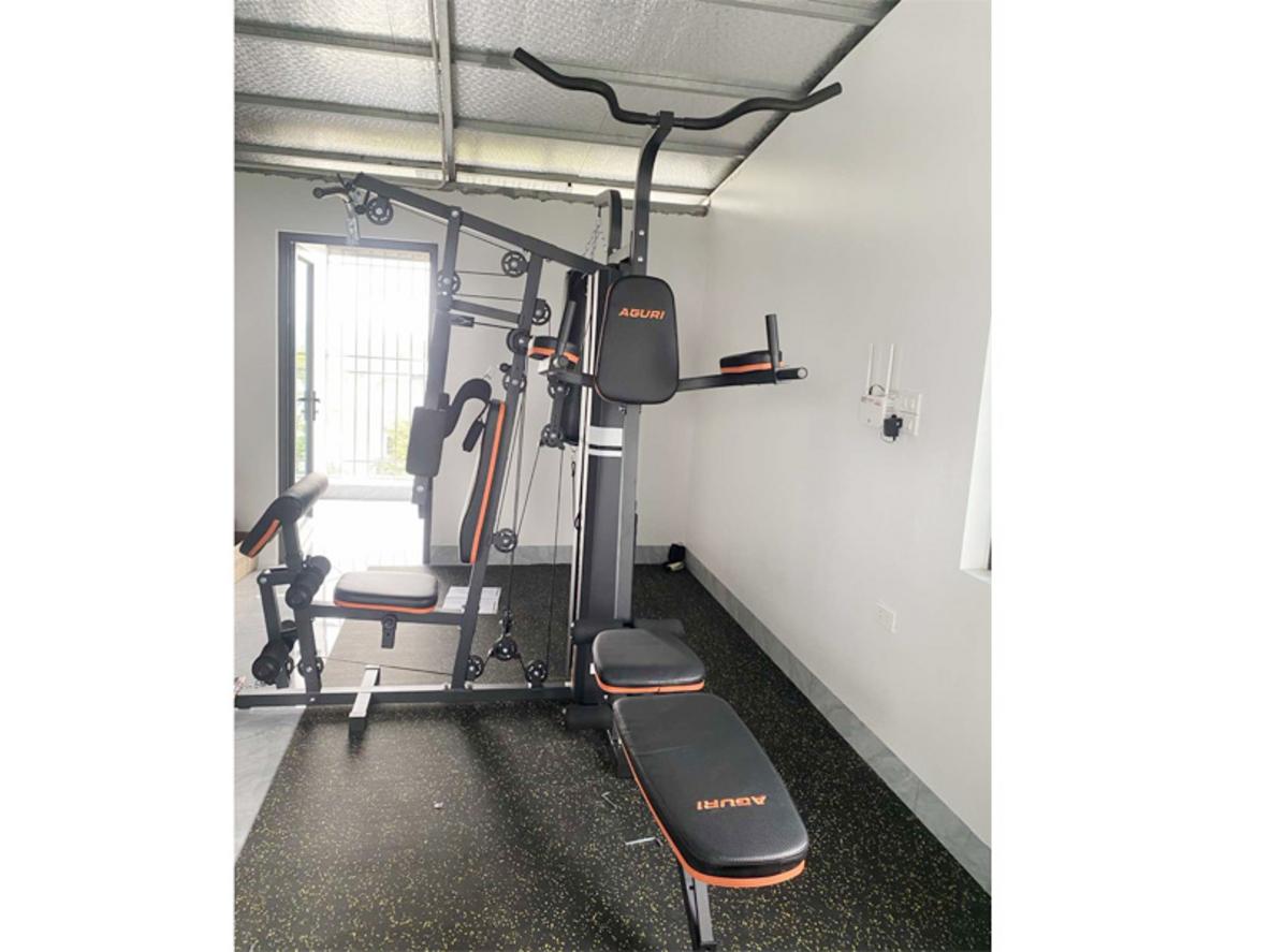 Cấu trúc chắc chắn và nhiều điểm tập trên Aguri AGG-401.