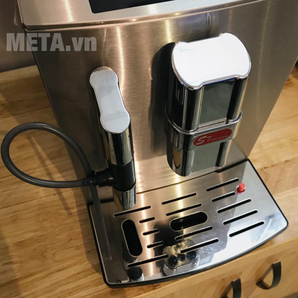 Màn hình cảm ứng 3.5 inch giúp chọn đồ uống trên Handyage HK 1900-041 chỉ bằng một chạm.