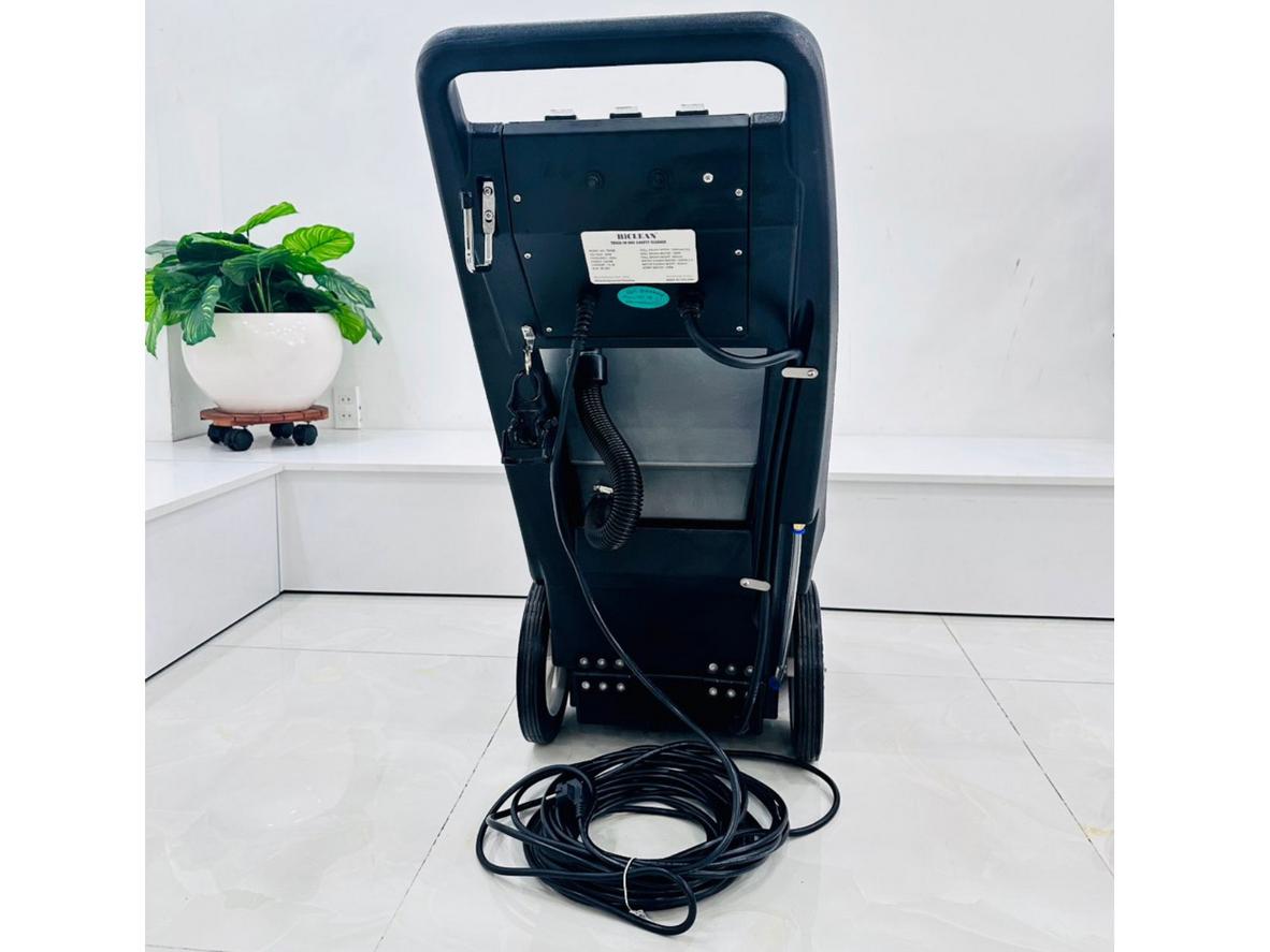 Bình 35 lít và bề rộng 400 mm hỗ trợ làm việc liên tục trên diện tích lớn.