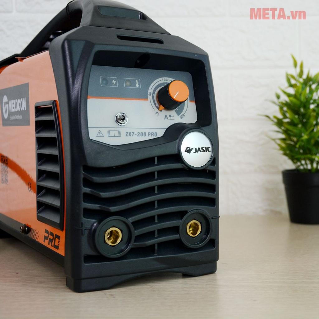 Hiệu suất 85% hỗ trợ tiết kiệm điện khi làm việc thường xuyên.