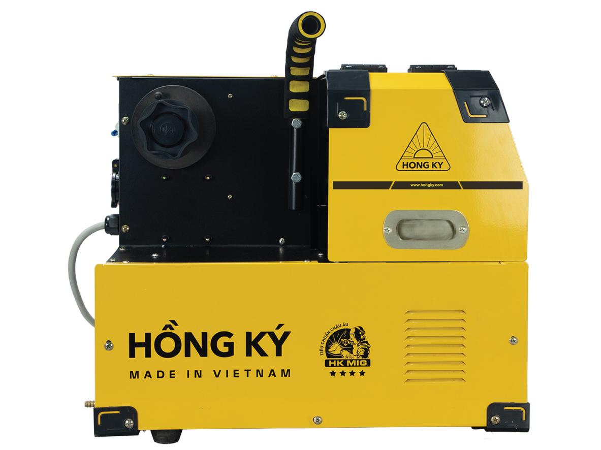 Nguồn 3 pha 380V và công suất 9.95 KVA giúp máy vận hành bền bỉ cho xưởng.