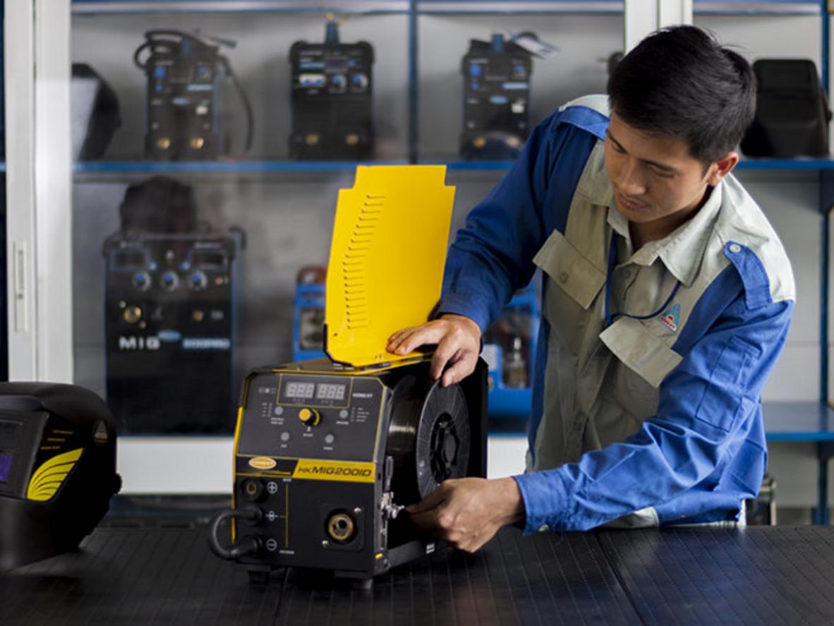 Bảng điều khiển rõ ràng giúp thao tác nhanh và chỉnh thông số chính xác.