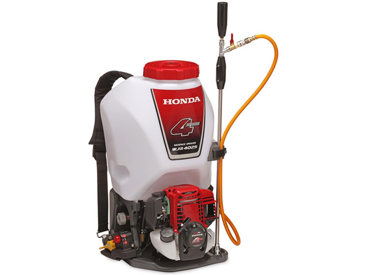 Động cơ Honda GX35T 4 thì giúp máy chạy êm và tiết kiệm nhiên liệu.