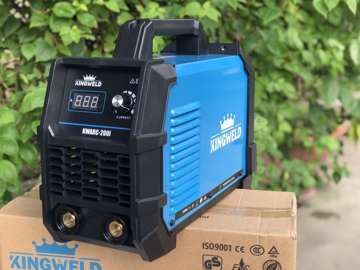 IGBT và bù hồ quang giúp máy dễ mồi, hàn ổn định hơn.