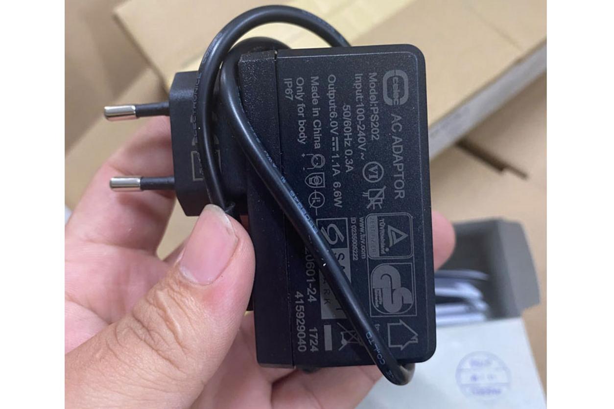 INAX A-91-ADP nhận 220V và cấp nguồn phù hợp cho vòi cảm ứng.