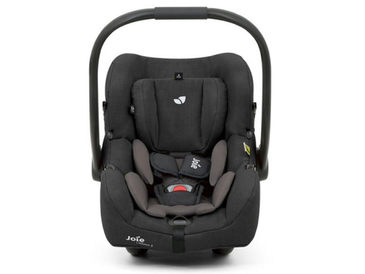 ISOFIX và tay xách tiện dụng giúp cha mẹ di chuyển linh hoạt hơn.