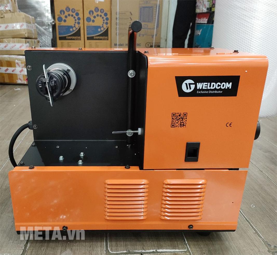 Nguồn 3 pha 380V giúp máy hoạt động ổn định trong xưởng.