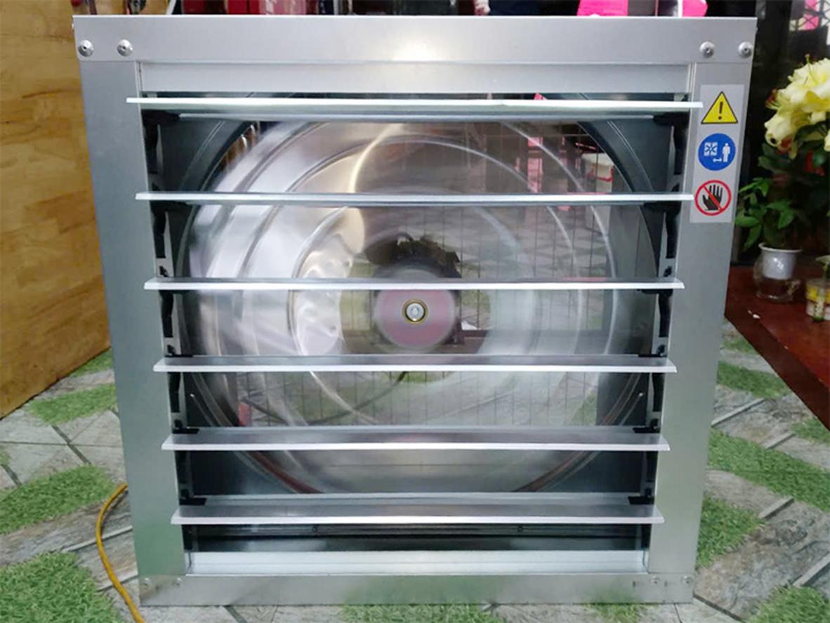 Lưu lượng gió lớn giúp JH-700 làm thoáng xưởng và kho nhanh hơn.