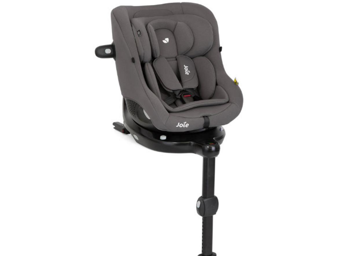 Xoay 360° giúp bế bé vào ghế nhanh hơn, ISOFIX giúp lắp chắc chắn hơn.