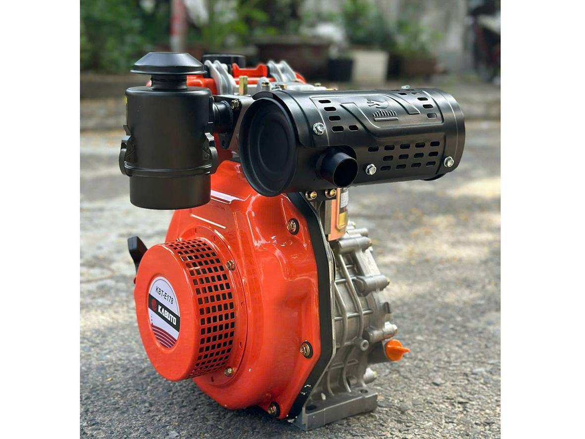 Trọng lượng 33kg giúp máy dễ bố trí và lắp đặt trong nhiều không gian.