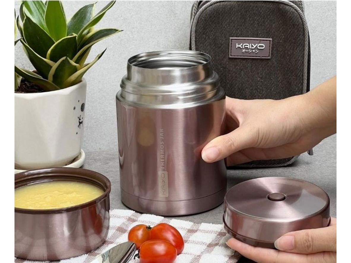 Dung tích 1 lít đáp ứng tốt bữa ăn cho bé hoặc người dùng cả ngày.