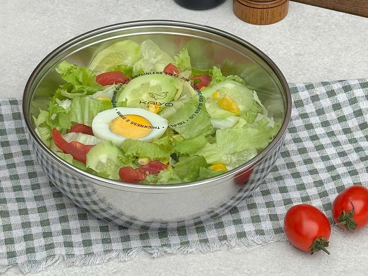 Nắp kính cường lực giúp quan sát món ăn và giữ nhiệt ổn định hơn.