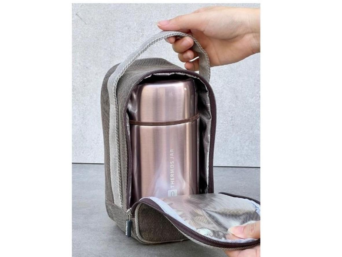 Nắp PP và gioăng silicone hỗ trợ đóng kín, hạn chế tràn khi mang theo.