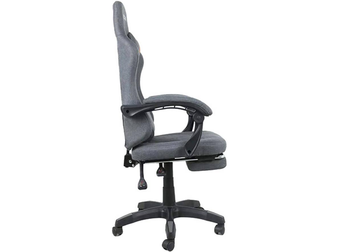 Kê tay 2D và độ ngả 135 độ giúp ngồi linh hoạt hơn.