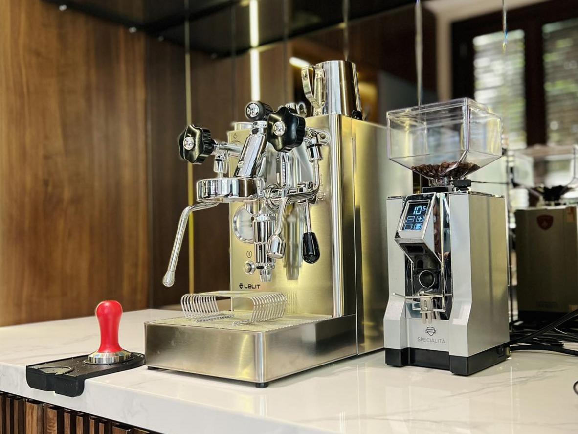 MaraX PL62X kết hợp HX và kiểm soát nhiệt thông minh để pha espresso ổn định, đánh sữa mạnh.