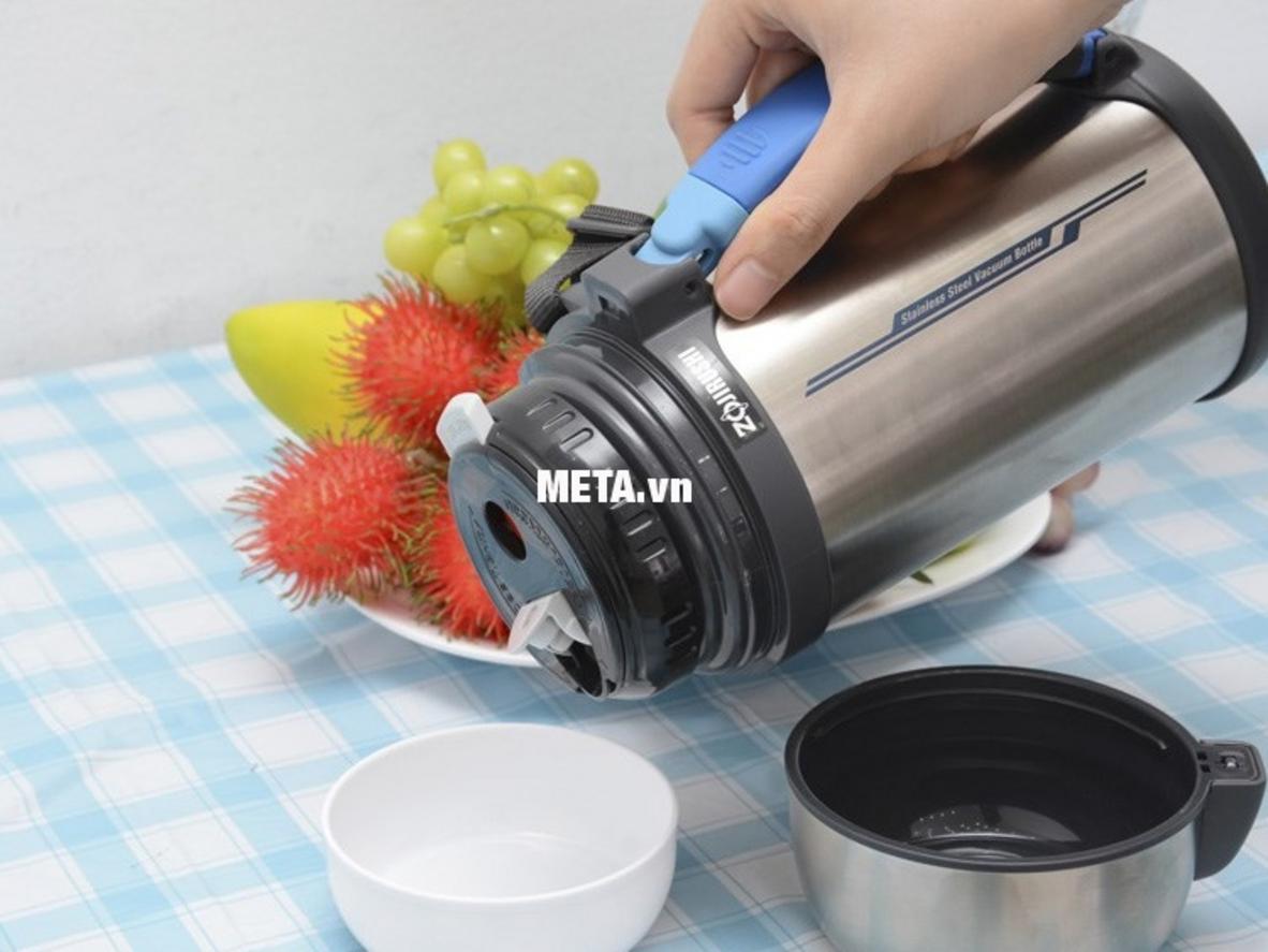 Lòng bình chống dính, miệng rộng, dễ vệ sinh hơn.