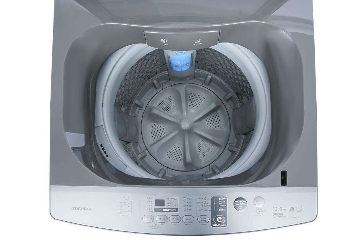 Vật liệu bền chắc giúp máy giặt Toshiba dùng lâu dài, dễ vệ sinh.