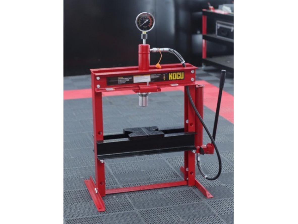 Lực ép 12 tấn cho thao tác ép và tháo lắp hiệu quả.