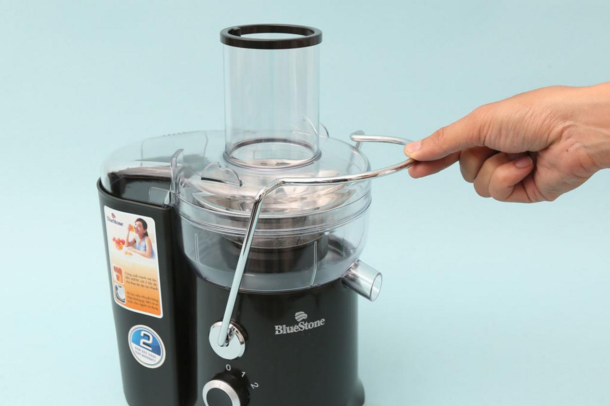 Lưỡi dao thép không gỉ và chổi vệ sinh cho trải nghiệm sạch, bền