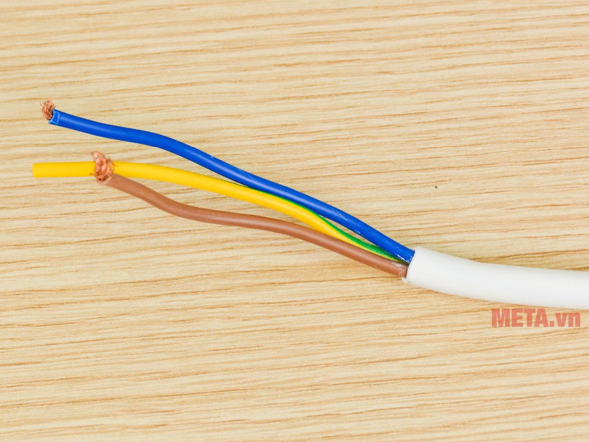 Màn hình LED giúp theo dõi nhiệt độ tiện lợi.