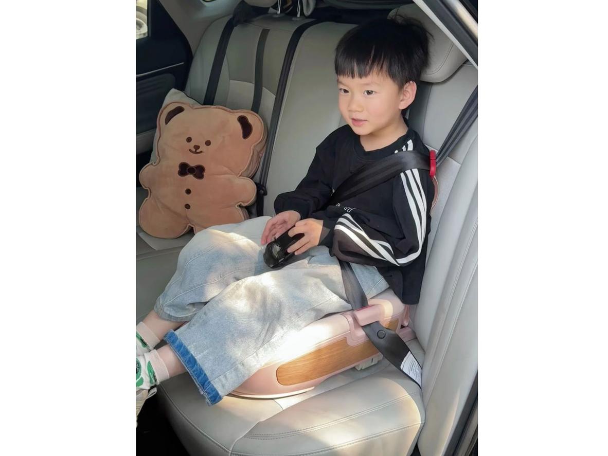 Kết nối ISOFIX giúp ghế chắc chắn và an tâm hơn khi sử dụng.