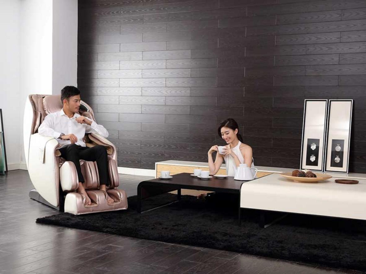 Massage 4D và Zero Gravity giúp thư giãn sâu và giảm áp lực lên cột sống.