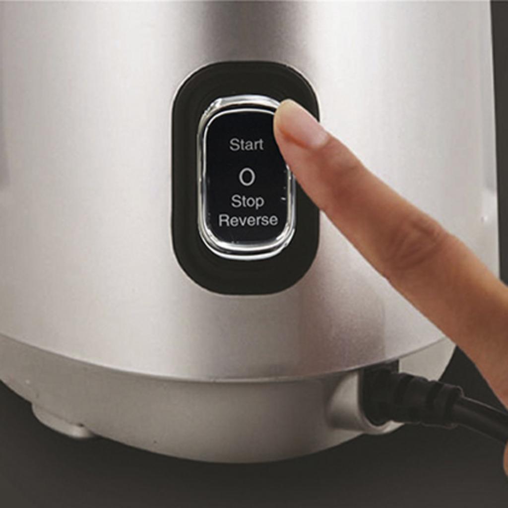 Trục vít lõi sứ và 2 lưới lọc hỗ trợ vệ sinh dễ hơn.
