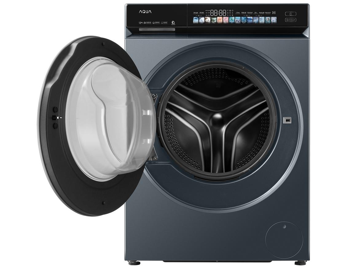 Lồng giặt 12kg hỗ trợ mẻ giặt lớn cho gia đình đông người.